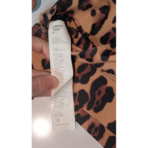 Fabletics Sports Bra S Women's Leopard Print Oasis Twist Medium Impact Strappy - Picture 7 of 8